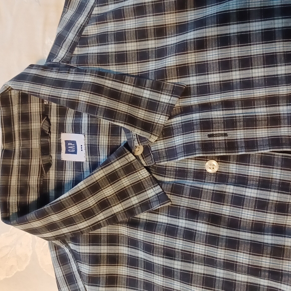 Men's Short Sleeve Gap Button Down Shirt. Large. Dark Navy Blue Plaid/Check. - Picture 2 of 8
